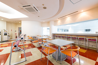 休憩スペース「EATS」